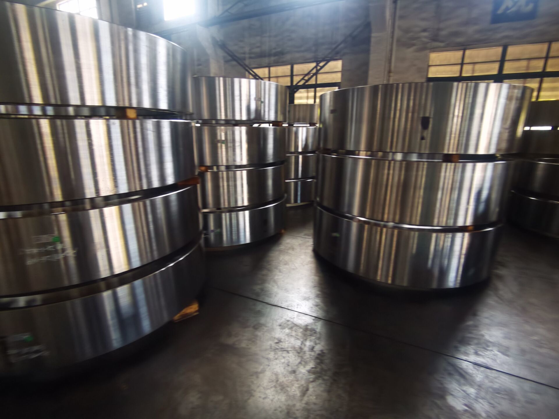 Épaisseur : 250 mm, bagues forgées, traitement thermique QT, conçues pour les équipements des centrales électriques et du secteur de l'énergie nécessitant des composants.